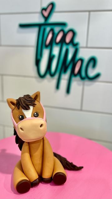 Horse Fondant Cake, Horse Fondant Tutorial, Horse Themed Cake, Chestnut Pony, Fondant Horse, Horse Cake Toppers, Horse Birthday Cake, 1st Bday Cake, Cake Structure