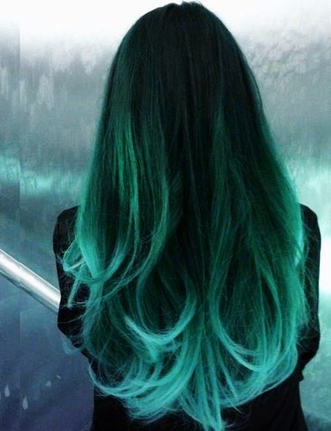 Photo Mint Hair Color, Green Hair Ombre, Brown Ombre Hair Color, Mint Green Hair, Green Hair Dye, Style Vert, Mermaid Hair Color, Ombre Blond, Dyed Hair Pastel