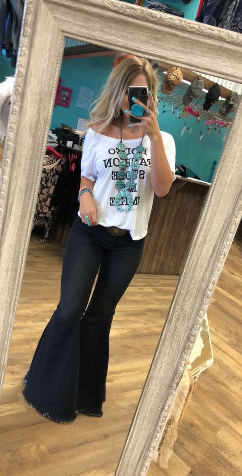 Summer Boots Outfit, Bell Bottom Jeans Outfit, Nfr Outfits, Southern Outfits, Country Style Outfits, Cute Country Outfits, Looks Country, Western Style Outfits, Country Girls Outfits