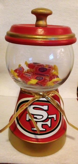 Gumball Craft, 49ers Crafts, 49ers Christmas, Candy Jars Diy, 49ers Gifts, Terra Cotta Pot Crafts Diy, Gumball Machines, Football Crafts, Clay Pot Projects