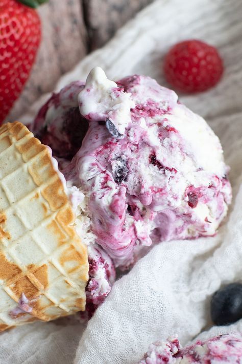 This delicious, simple-to-prepare, no-churn ice cream recipe with fresh berries will make you forget all about the local ice cream spot. Homemade No Churn Ice Cream, No Churn Ice Cream Recipes, Dessert Night, Key Lime Pie Cheesecake, Berry Ice Cream, Homemade Bisquick, Churn Ice Cream, Billy Parisi, Creami Recipes