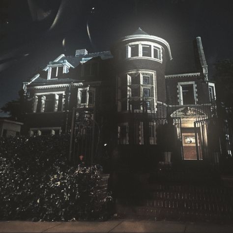 Ahs Wallpaper Desktop, Ahs Murderhouse Aesthetic, Murderhouse Ahs, American Horror Story Aesthetic, Ahs Wallpaper, Ahs Season 1, Ahs Aesthetic, Japan 80's Aesthetic, Violet Harmon