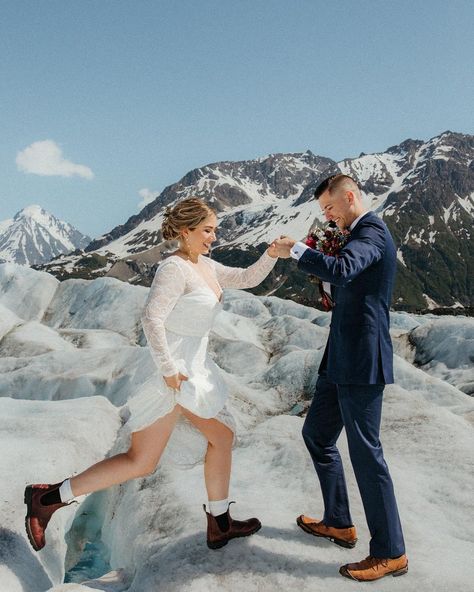 Style inspiration from a Blundstone fan. Blundstone Wedding Dress, Blundstone Wedding, Wedding Blundstone, 1351 Blundstone, Blue Mountains Elopement, Moraine Lake Elopement, Blundstone Boots, Alaska Wedding, Love Marriage