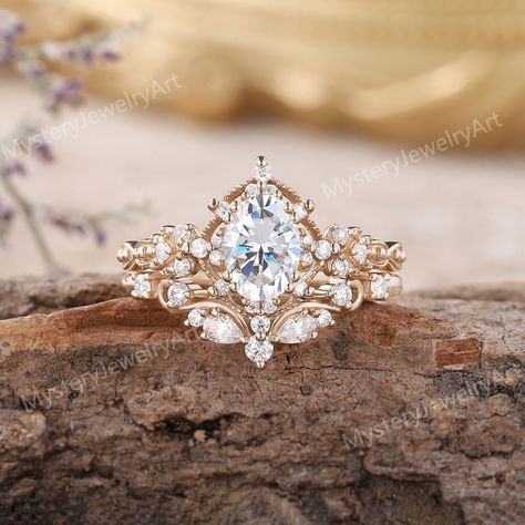 Vintage Moissanite Engagement Ring Set Cluster Ring Moissanite Ring Set Rose Gold Ring Bridal Set Stacking Ring Set Promise Rings for Women Only 1pcs Engagement Ring: https://www.etsy.com/listing/1489084574 Only 1PCS Wedding Band: https://www.etsy.com/listing/1545611612  💎RING DETAILS  Material: 10K/14K/18K yellow gold, white gold, and rose gold are available. (Other metals and stones are also available, please feel free to contact me directly for sterling silver or platinum.) ------ ENGAGEMENT Wedding Ring Sets Moissanite, Wedding Ring Engagement Ring Set, Rose Gold Wedding Ring Sets, Vintage Moissanite Engagement Ring, Pretty Engagement Rings, Moissanite Ring Set, Moissanite Engagement Ring Set, Cute Engagement Rings, Future Engagement Rings