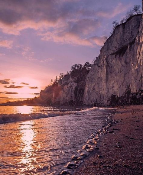 The Waterfront BIA on Instagram: “Happy hump day 📸 @oblivionize” Gta Photo, Scarborough Ontario, Ontario Road Trip, Scarborough Bluffs, Ig Photos, Instagram Locations, Rocky Shore, Happy Hump Day, Goddess Energy