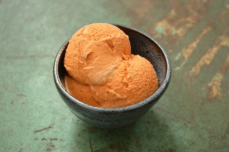 Thai Tea Ice Cream - Jaja Bakes - jajabakes.com Thai Tea Ice Cream, Tea Ice Cream Recipe, Carrot Cake Ice Cream, Bubble Tea Menu, Kitchen Aid Ice Cream, Botanical Kitchen, Tea Ice Cream, Bubble Tea Shop, Thai Tea