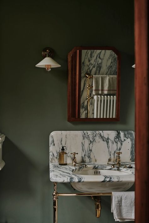 Aldourie Castle: The Scottish Private Re|News Castle Rooms, Room For Tuesday, Picture Molding, Cast Iron Bathtub, Castle Scotland, Green Pictures, Vanity Basin, Interiors Magazine, Loch Ness