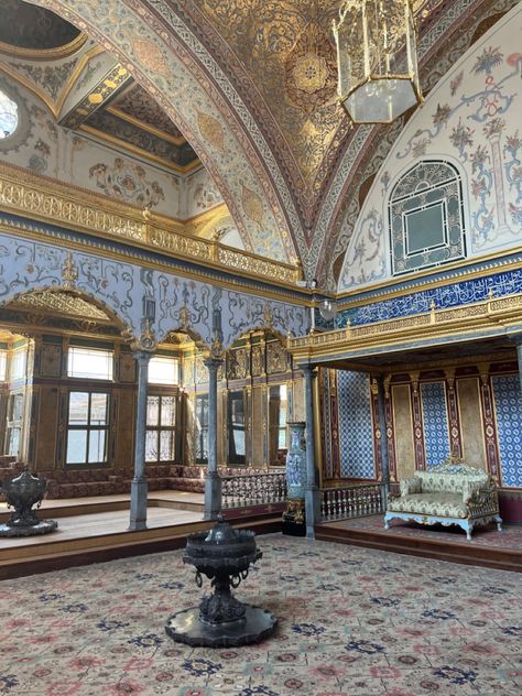 Ottoman Empire Aesthetic, Empire Aesthetic, Aesthetic Antique, Islamic City, Sultan Palace, Breakfast Summer, Middle East Culture, Turkish Architecture, Mediterranean Aesthetic