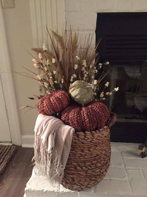 Garden Tattoo, Easy Fall Decor, Fall Mantle, Interior Vintage, Fall Decor Inspiration, Fall Deco, Fall Thanksgiving Decor, Autumn Decorating, Fall Outdoor Decor