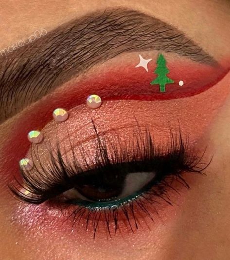 Christmas Makeup Looks Hooded Eyes, Christmas Graphic Eyeliner, Makeup Looks Hooded Eyes, Christmas Makeup Looks, Eyeliner Ideas, Christmas Makeup Look, Graphic Eyeliner, Make Up Inspo, Christmas Makeup