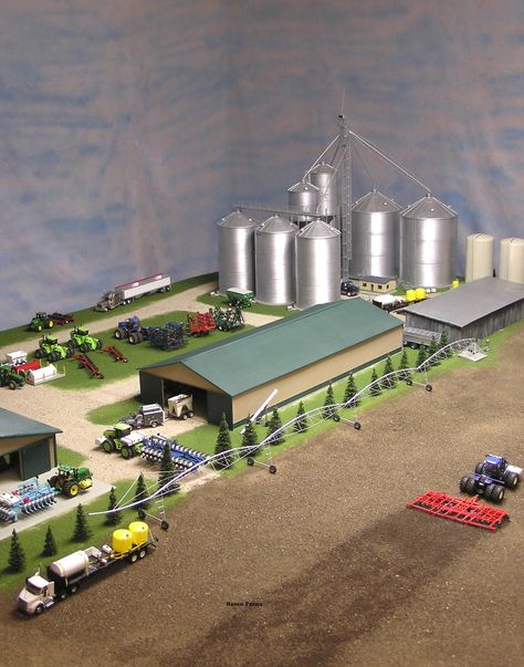 Images | Toy Talk | The Toy Tractor Times Online Magazine Fs22 Farm Build, Farm Diorama, Farm Display, Farm Toy Display, Toy Tractors, Toy Farm, Model Train Table, Toy Barn, Farm Layout