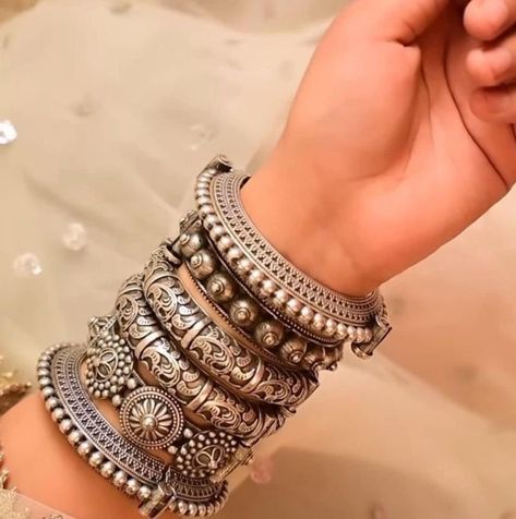 Silver Bangles Bracelets, Oxidised Jewellery Bangles, Antique Silver Jewelry Vintage, Navaratri Jewellery, Silver Bangles Design, Bangles Oxidised, Silver Bangles Indian, Oxidised Bracelet, Oxidised Bangles