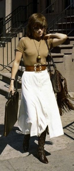 Jane Fonda in 'Klute', 1971 - Fonda's early 70s costumes were designed by Costume Designer, Ann Roth. Jane Fonda 60s, Jane Fonda Klute, Ann Roth, Jane Fonda Style, Jane Fonda Barbarella, David Kibbe, Space Girls, 70s Costume, Find Style