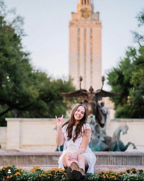 Ut Graduation Pictures, College Grad Pictures, Grad Poses, Grad Shoot, Grad Pictures, Grad Pic, Graduation Photography Poses, Ut Austin, Graduation Poses