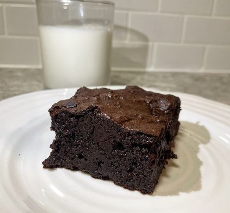 If I told you I just enjoyed a brownie with a glass of milk, would you believe me? Well, I’ve been dabbling into what’s called a “pro-metabolic” way of eating for a little while, and this flourless brownie falls into those parameters. What is a pro-metabolic diet you might ask? Well,to give you the main Read More Pro Metabolic Dessert, Pro Metabolic Eating Recipes, Metabolic Pathways, Metabolic Balance Phase 1, Pro Metabolic Eating, Boxed Brownies Better, Cake Like Brownies, Flourless Brownies, Perfect Brownies