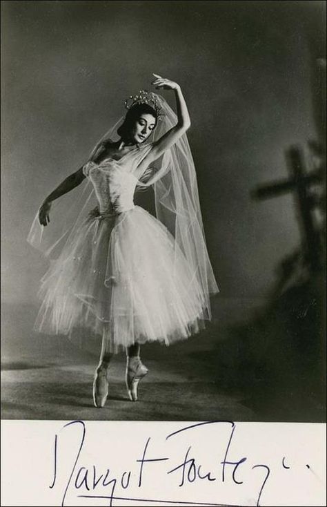 Ballet Images, Margot Fonteyn, Vintage Ballerina, Vintage Ballet, Rudolf Nureyev, Ballet Beauty, Vintage Dance, Ballet Inspiration, Ballet Photos