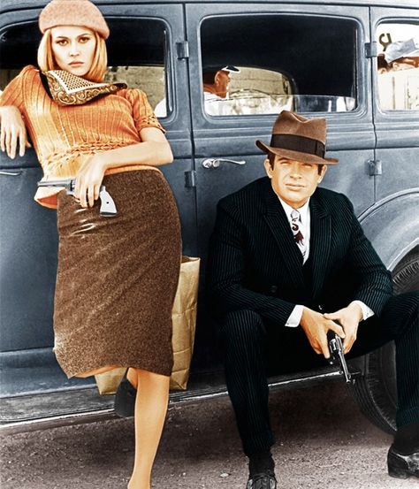 halloween couples costume idea Bonnie And Clyde Halloween, Celebrity Couple Costumes, Bonnie And Clyde 1967, Cool Couple Halloween Costumes, Il Grande Gatsby, Kostuum Halloween, Halloween Parejas, Bonnie And Clyde, Halloween Coustumes