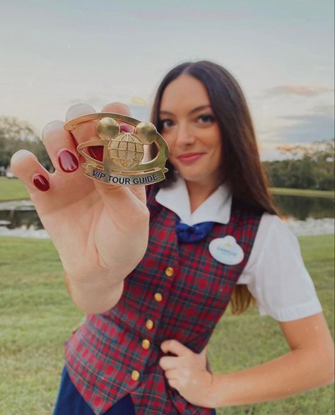 Tour Guide Job Aesthetic, Working At Disney Aesthetic, Disney Cast Member Costumes, Disney Employee, Disney University, Disney 2023, Disney Costume, Disney College, Disney College Program