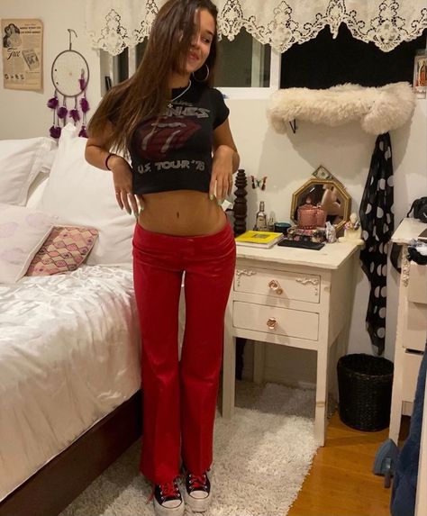 Red Jeans Outfit, Cybery2k Fashion, Low Rise Jeans Outfit, Red Pants Outfit, Flare Jeans Outfit, Leather Pants Outfit, Red Flare, Bella Hadid Outfits, Red Jeans