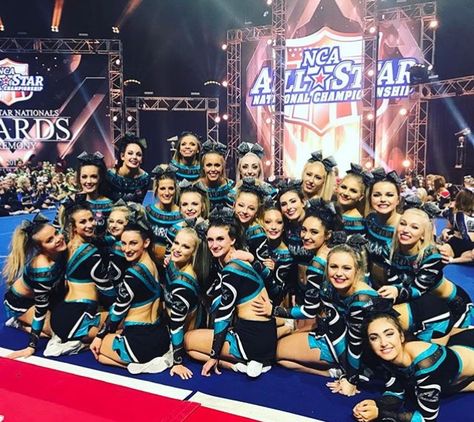 Great White Sharks 😍 Cheer Sport Great White Sharks, Great White Sharks Cheer, Cheer Team Pictures, Cheer Extreme, Cheerleading Photos, Glitter Cheer Bow, Cheerleading Stunt, Cheer Workouts, Cheerleading Team