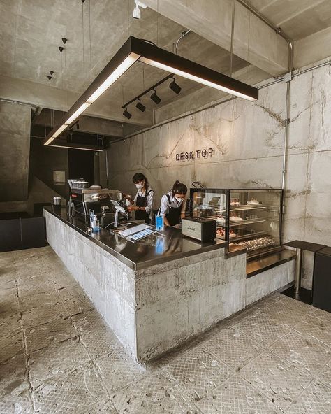 Modern Industrial Coffee Shop, Industrial Cafe Interior Design Coffee Shop, Design Bar Coffee Shop, Bar Design Coffee Shop, Cafe Industrial Design Coffee Shop, Industrial Design Cafe, Korean Coffee Shop Design, Cool Cafe Interiors, Coffee Bar Industrial