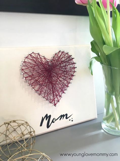 string art tutorial String Art Heart, Diy Mother's Day Crafts, Felt Flower Bouquet, String Art Tutorials, Easy Homemade Gifts, Homemade Mothers Day Gifts, Diy Gifts For Mom, Mothers Day Crafts For Kids, Art Heart