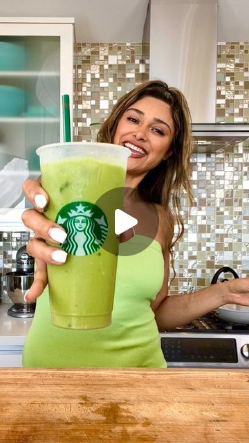 Mayra Wendolyne | Low Carb Love on Instagram: "LOW CARB STARBUCKS MATCHA LATTE!! 🍵 

Let me know the other drinks you wanna see! ⬇️ 

Full step by step is on my YouTube Channel “lowcarblove” or click the link in my bio! 🥳 

Save this and share wit friends and family!🥰 

All you need is: 
Matcha powder
Warm water 
Ice
Sweetener 
Almond or coconut milk 
Coconut cream 

That’s it! If you’re obsessed with matcha, you have to try this! 💯 
___

¡MATCHA LATTE DE STARBUCKS BAJO EN CARBOHIDRATOS! 🍵

¿Qué otras bebidas debo
¿hacer?

El paso a paso completo está en mi canal de YouTube "lowcarblove" o haz clic en el enlace de mi biografía.

¡Guarda esto y compártelo con amigos y familiares!

Todo lo que necesitas es:
Matcha en polvo
agua tibia
Hielo
edulcorante
leche de almendras o de coco
crema Low Carb Starbucks, Low Carb Love, Starbucks Matcha, To Try, Water Ice, Matcha Powder, Matcha Latte, Coconut Cream, My Youtube Channel