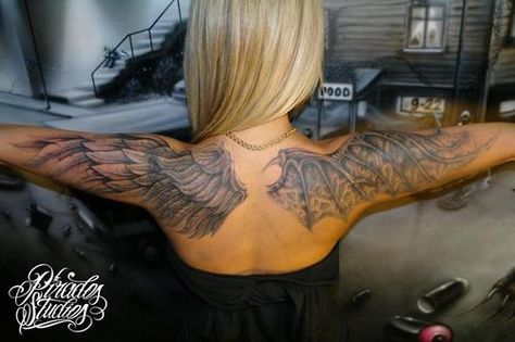 Love this..angel wing and bat wing About Tattoo, Bat Wing, Body Modifications, Tatting, Art Tattoo, Love This, We Heart It, Bat, Angel