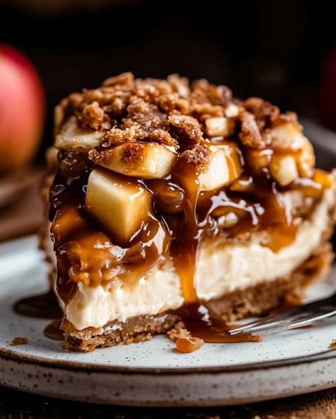 Kitchen's Whispers Caramel Apple Desserts, Apple Pie Cheesecake, Cinnamon Cheesecake, Salted Caramel Apple Pie, Xmas Desserts, Salted Caramel Cheesecake, Cheesecake Lovers, Pie Cheesecake, Classic Apple Pie