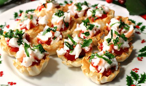 Festive Shrimp Cocktail Appetizers Bites in Phyllo Cups with Homemade Cocktail Sauce | Kudos Kitchen by Renee Shrimp Cocktail Bites, Appetizer With Philo Cups, Phyllo Cup Appetizers With Shrimp, Crab Phyllo Cups Party Appetizers, Shrimp Cocktail Appetizers Shot Glasses, Easy Shrimp Cocktail, Wonton Cups Appetizers, Shrimp Cocktail Appetizers, Cocktail Appetizer