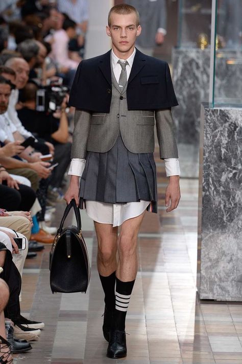 Thom Browne Menswear, Look Disco, Dolly Fashion, Genderless Fashion, Outfits With Converse, Layered Fashion, Androgynous Fashion, British Vogue, Menswear Collection