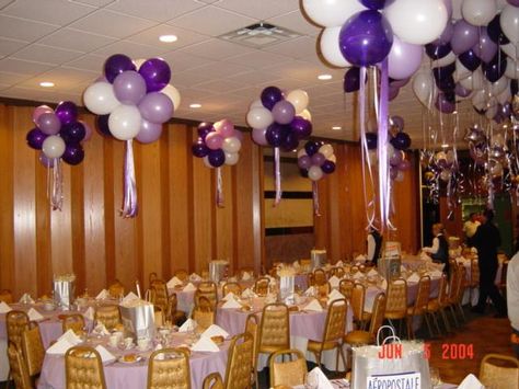 Purple balloons Sphere Centerpiece, Centerpiece Balloon, Balloon Topiary, Hanging Balloons, Classy Party, Balloon Clusters, 16th Birthday Decorations, Balloon Designs, Floating Balloons