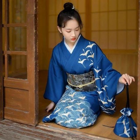 Kimono Ideas, Yukata Women, Kimono Traditional, Elegant Kimono, Kimono Japan, Traditional Japanese Kimono, Kimono Japanese, Japanese Shirt, Fashion Traditional