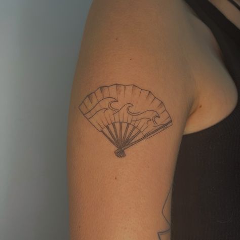 Hand Fan Tattoo Design, Vintage Fan Tattoo, Spanish Fan Tattoo, Vietnam Tattoo, Fan Tattoo, Like A Tattoo, Stylist Tattoos, Vintage Fans, Line Art Tattoos