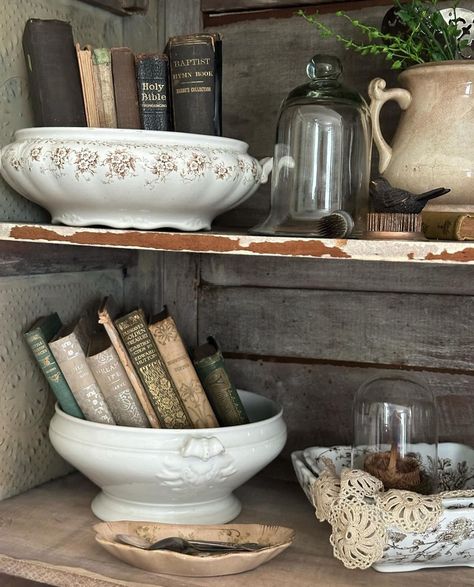 @karenthebarnporch Dining Room Cozy Rustic, Cottage Antique Decor, Soup Tourine Decor, Cozy Antique Decor, End Of Cabinet Decor, French Country Cottage Dining Room, Antique Style Home Decor, Vintage Styling Interior, Vintage Book Display Ideas