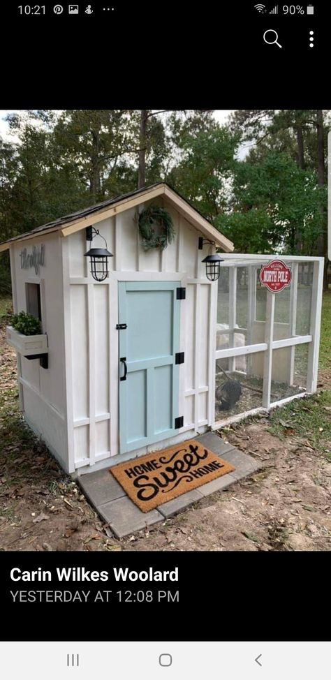 Cute Small Chicken Coop Ideas, Cute Chicken Coop Decor, Coop Painting Ideas, Small Coop Ideas, Chicken Coop Small Backyard, White And Black Chicken Coop, Outhouse Chicken Coop, Play House Chicken Coop, Shed Chicken Coop Ideas