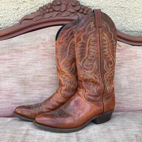 Cowboy Boots Aesthetic, Texas Aesthetic, Chic Cowgirl, Cowboy Aesthetic, Brown Cowboy Boots, Modern Western, Tennessee Whiskey, Cowgirl Chic, Western Chic