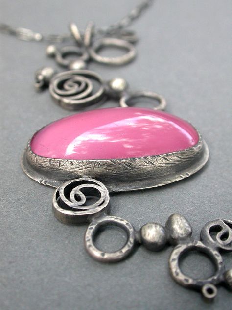 berry single pendant necklace pink purple oxidized sterling silver contemporary art jewelry bold necklace eclectic Contemporary Art Jewelry, Blue Crystal Necklace, Unique Pendant Necklace, Metalsmithing Jewelry, Bold Necklace, Art Jewelry Contemporary, Daily Jewelry, Swarovski Crystal Necklace, Jewelry Images