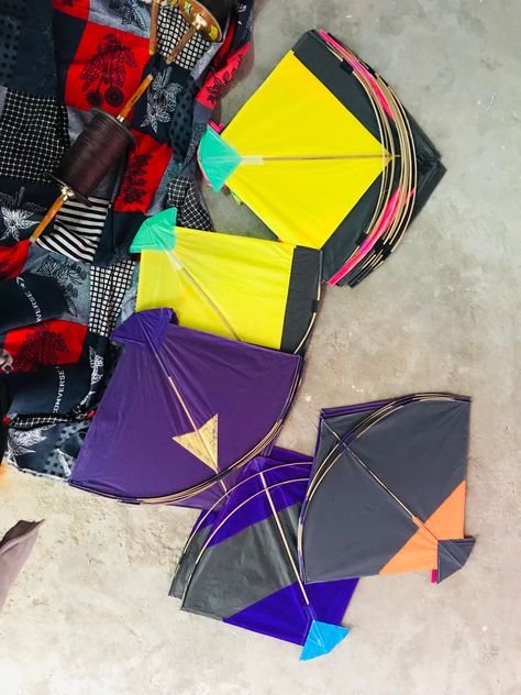 Kites Snapchat Story, Patang Kite Snap, Kite Snap, Kite Festival Photography, Makar Sankranti Greetings, Kite Shop, Vsco Video, Iron Man Drawing, Diwali Crackers