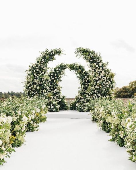 Kristina Kempton on Instagram: "Magnificent Moments 💭 It’s hard to beat an incredibly beautiful white wedding. An exquisite classic white wedding with an abundance of floral moments. Magnificent meadows and moongates framing the ceremony space. The perfect backdrop for a chic celebration. Wedding Planner @kristina.kempton Venue @clivedenhouse @i_am_f_m Photographer @jackhenryphoto Florist @larrywalshe Hire @duchessbutler @optionsgreathire Paperie @emilyandjo Production @focus.producti Red Gold Wedding Decorations, White Ceremony Flowers, Ceremony Flowers Aisle, White Ceremony, Red Gold Wedding, Wedding Planning Decor, Gold Wedding Decorations, Wedding Stage Decorations, Outdoor Wedding Decorations