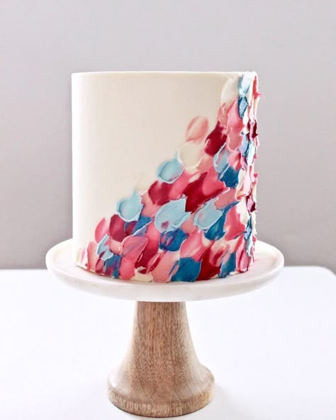 This spatula painted cake by @cakebycourtney is such a unique and simple technique! 💕Learn more about the spatula striping technique and… Spatula Painted Cake, Birthday Cake For Women Simple, Cake By Courtney, Painted Cake, 21st Cake, Cake Simple, Wilton Cake Decorating, Simple Cake Designs, Birthday Cakes For Women