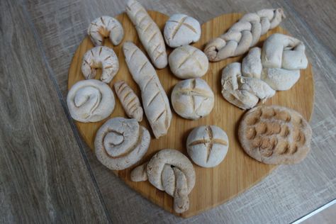 Rainy Day Activity: Tiny little salt dough breads Bread Day Activities For Kids, Bread Activities For Kids, Dani Kruha, Rainy Day Activity, Indoor Crafts, Wind Blowing, Empty Nest, Rainy Day Activities, Salt Dough