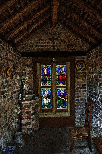 Small Chapel in Sologne, France Backyard Chapel, Tiny Chapel, Private Chapel, Chapel Ideas, Chapel In The Woods, Small Chapel, Stone Chapel, Catholic Altar, Country Churches