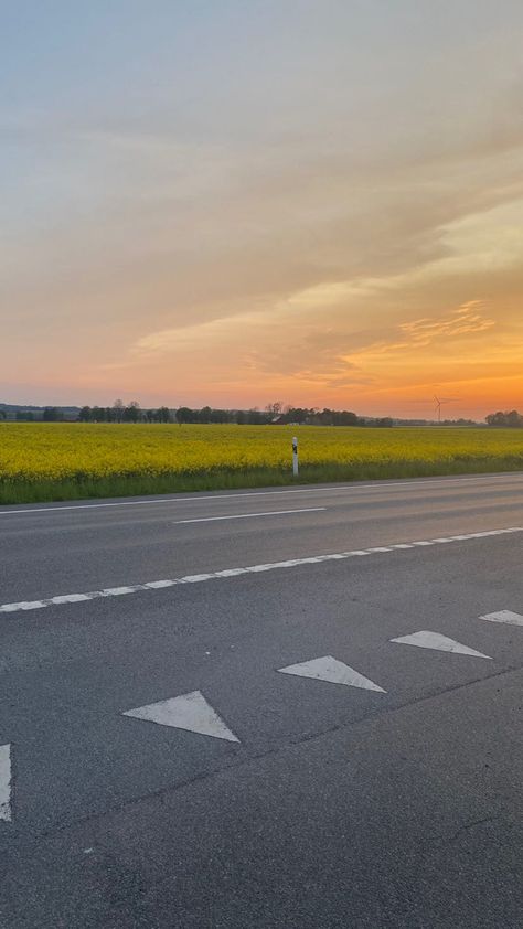 outside moped sunset flowers spring soon to be summer alone aesthetic nice orange yellow road cars Yellow Spring Road, Summer Aesthetic Yellow, Summer Alone, Aesthetic Landscapes, Road Aesthetic, Yellow Road, Purple Valentine, Sunset Flowers, Aesthetic Yellow