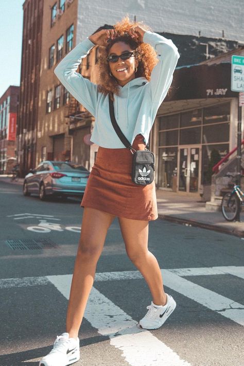 Rust colored mini skirt light colored pullover sweater white sneakers Midi Skirt With Sneakers, Skirt With Sneakers, Corduroy Skirt Outfit, Fall Mini Skirt, Skirts With Sneakers, Corduroy Midi Skirt, Skirt Outfit Summer, Skirt Outfits Fall, Button Up Skirts