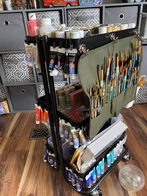 Small Art Studio Organization, Living Room Art Studio, Art Space Ideas, Small Hobby Room, Art Cart Organization, Home Art Studios, Dream Art Room, Rangement Art, Paint Like A Pro