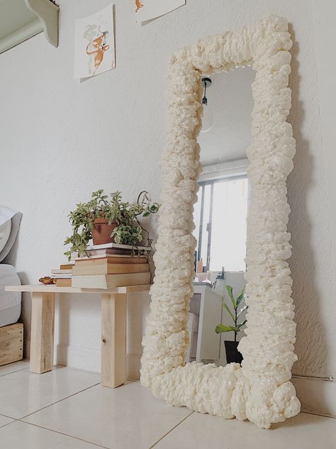 Cúrcuma y Cereza #foammirror #foam #mirror #homedecorideas #homedesign #diy #diyhomedecor #diyproject #diyideas #espejos #espuma Diy Mirror Frame Foam, Foam Mirror Frame, Spray Foam Mirror, Fuzzy Mirror, Foam Mirror, Diy Sofa Bed, Cloud Mirror, Mirror Frame Diy, Rose House