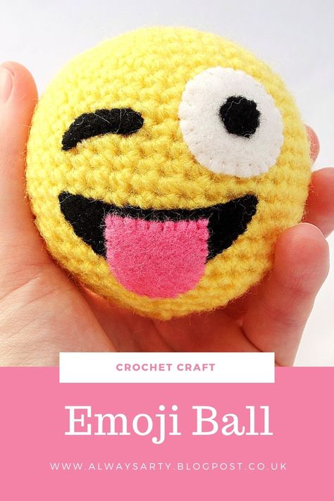 Emoji Crochet Patterns Free, Crochet Emojis Free Pattern, Crochet Emoji, Smiley Crochet, Lach Smiley, Baby Amigurumi, Emoji Patterns, Crochet Ball, Crochet Faces