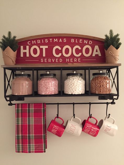 Christmas Hot Chocolate Bar, Hot Chocolate Station, Chocolate Station, Lights For Christmas, Christmas Hot Chocolate, Christmas Decor Inspiration, Christmas Kitchen Decor, Christmas Feeling, Christmas Coffee