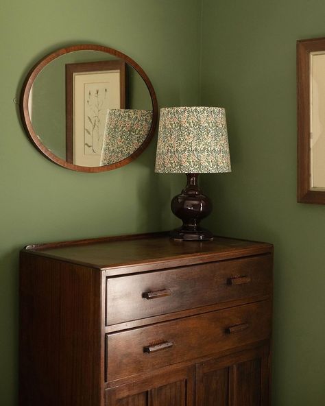 Dark Green Snug, Breakfast Room Green Bedroom, Calke Green Bedroom, Cosy Green Bedroom, Olive Green Rooms, Calke Green, Breakfast Room Green, Green Painted Furniture, Bedroom 2024